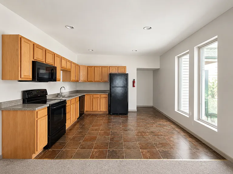 2 Park St #2R — Photo 2