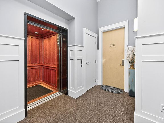 3rd image of 417 Vine St Unit 201