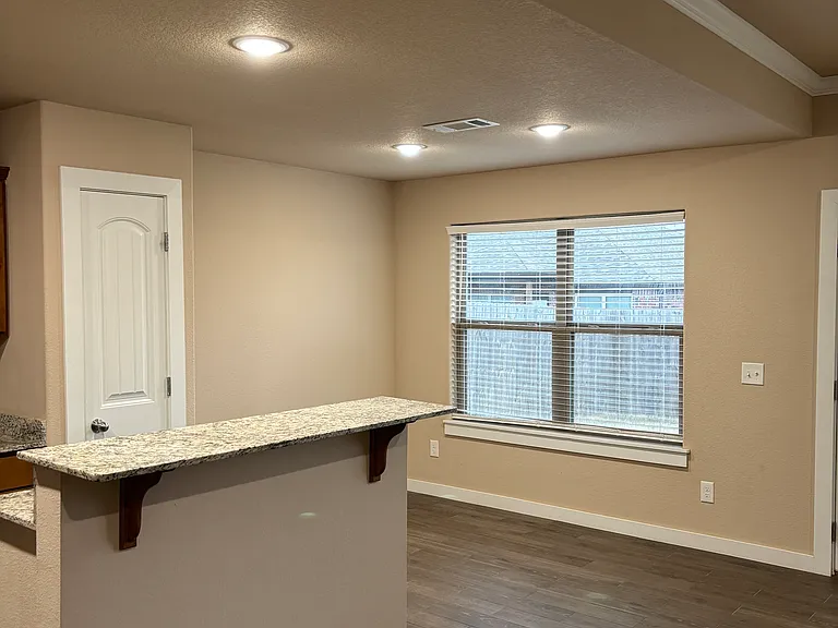 450 Rineel Ave — Photo 4