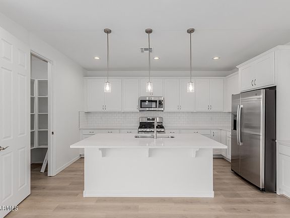 2nd image of 19565 W CAMBRIDGE Avenue