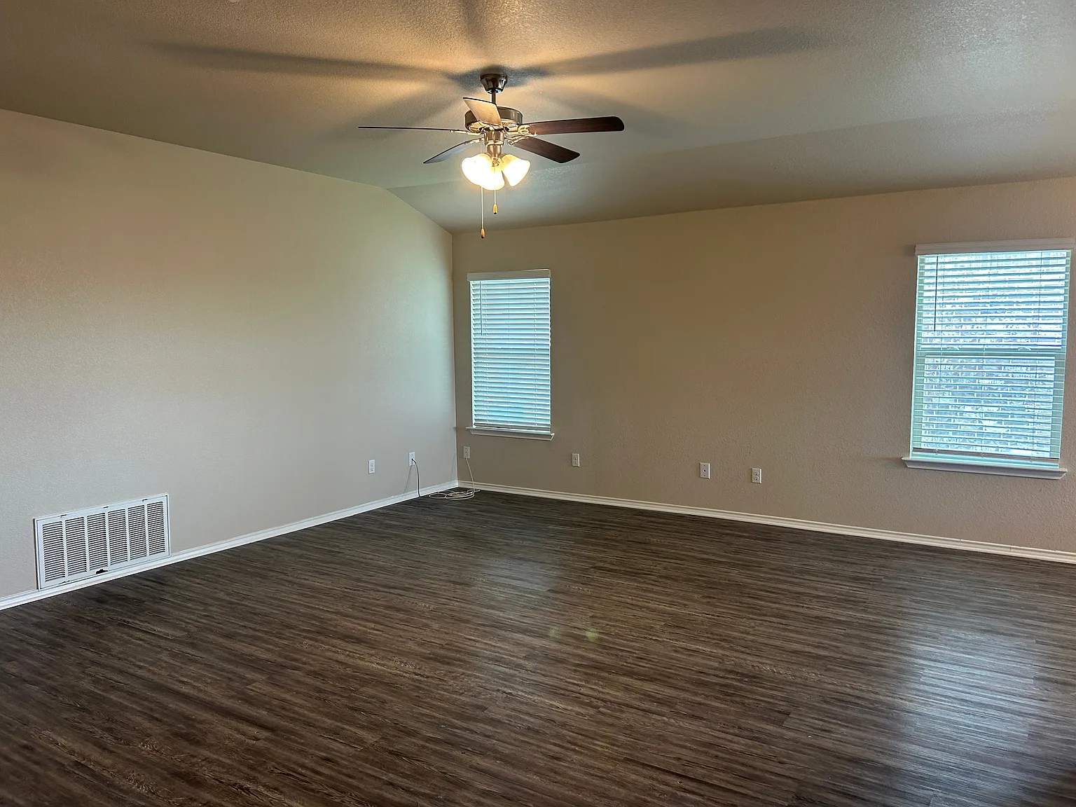 3 bed, 1815 sqft, $1,650 — Photo 2