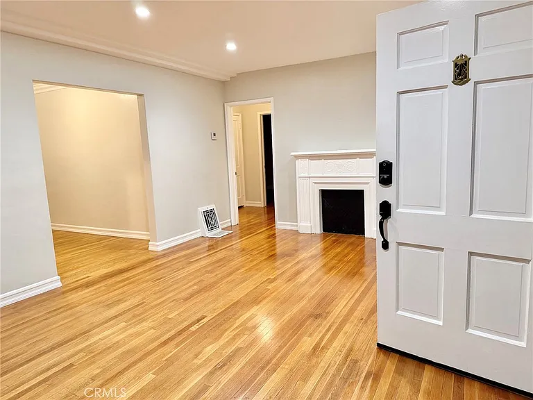 1744 Huntington Dr — Photo 8