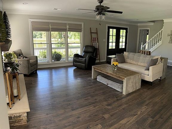 4th image of 225 Glenn Dr