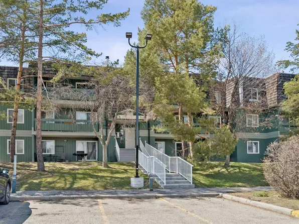 315 E Southampton Dr SW #3202, Calgary, AB T2W 2T6