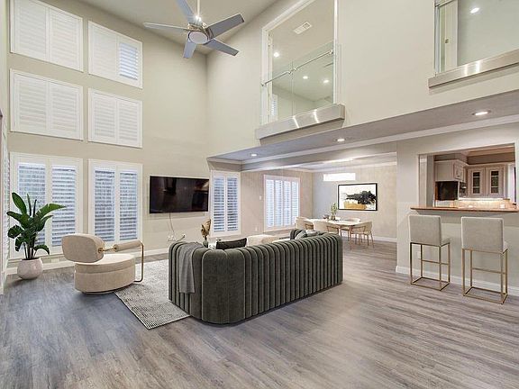 3rd image of 10315 Meadow Lake Ln