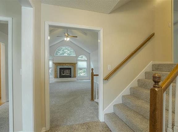 5th image of 402 Brookwood Pl