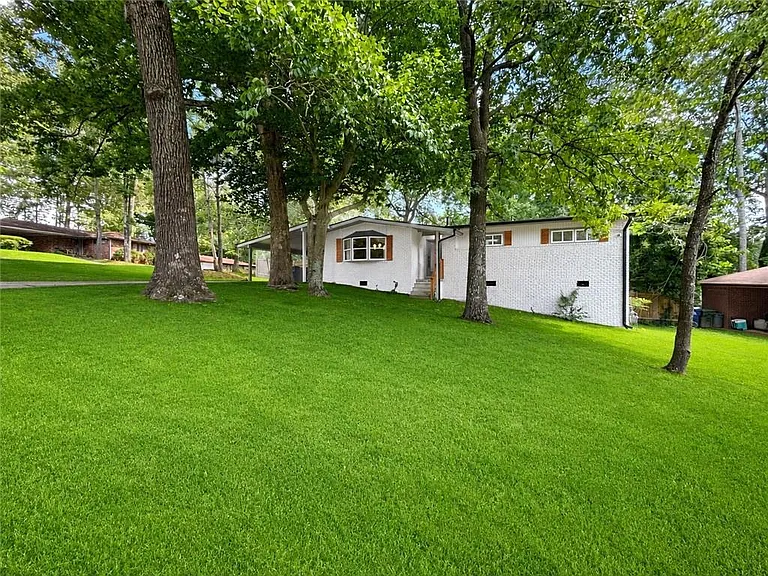203 Wendell Dr SE — Photo 1