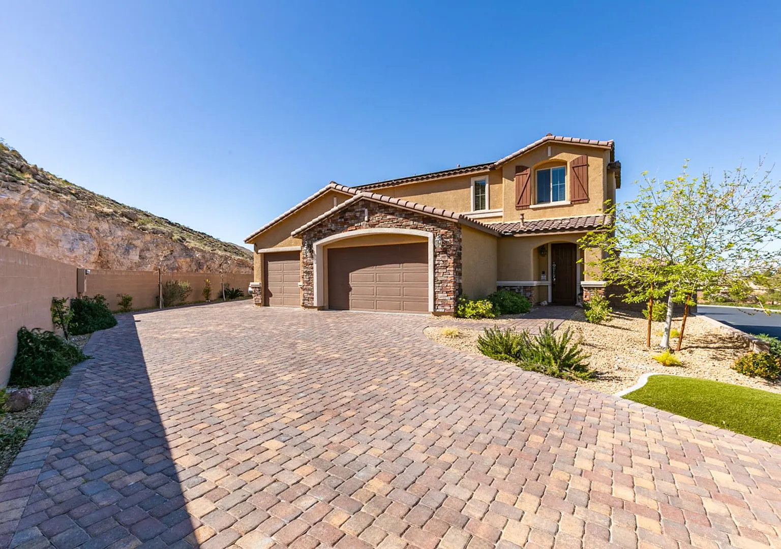 Beautiful Next-Gen Home With Private Entry Suite & Spacious Backyard * Move In Special* — Photo 1