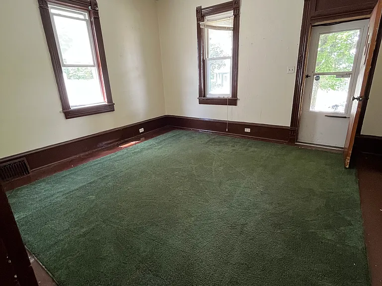 810 Park Ave — Photo 5