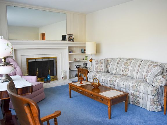 2nd image of 449 Jefferson Manor Dr