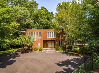 16 Dogwood Hills Rd, Pound Ridge, NY 10576
