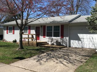 30 Harmony Dr, Jacksonville, IL 62650
