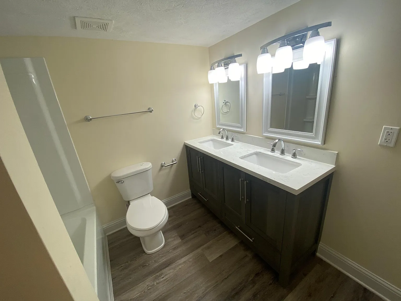 502 W Dewey Camp Dr — Photo 4