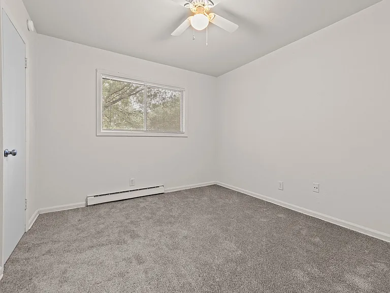 2 Bed, 1 Bath Townhome - Renovated