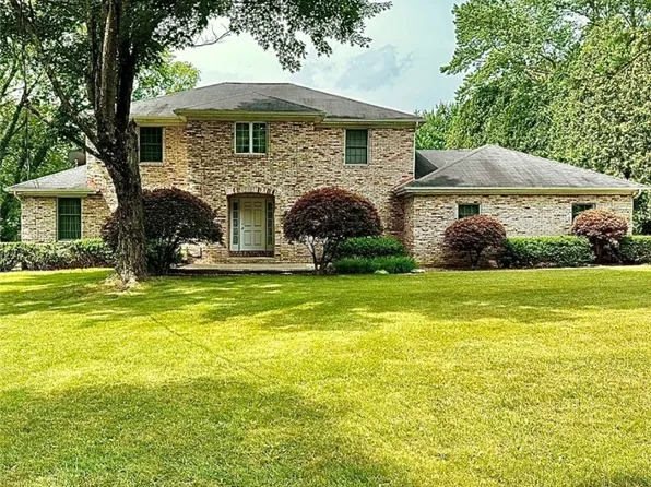 1392 Virginia Trl, Youngstown, OH 44505
