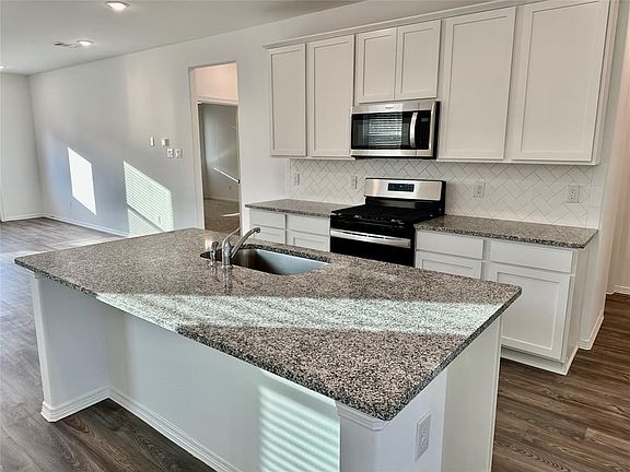 3rd image of 5907 1st Blush Dr