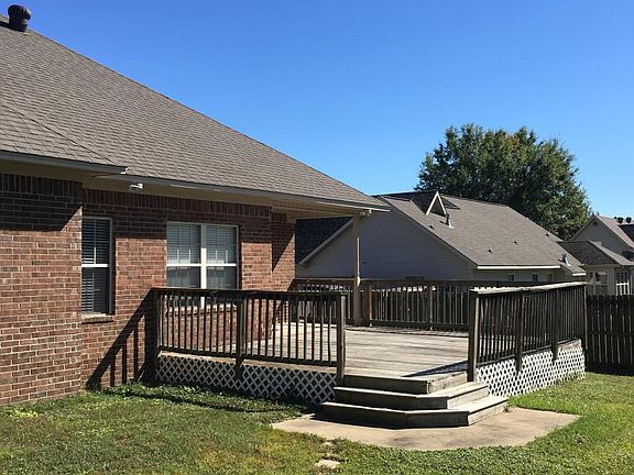 Huge Deck in Fenced Backyard