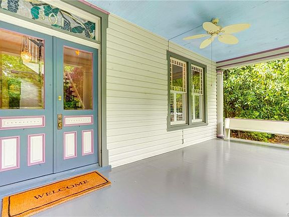 4th image of 301 College Ave