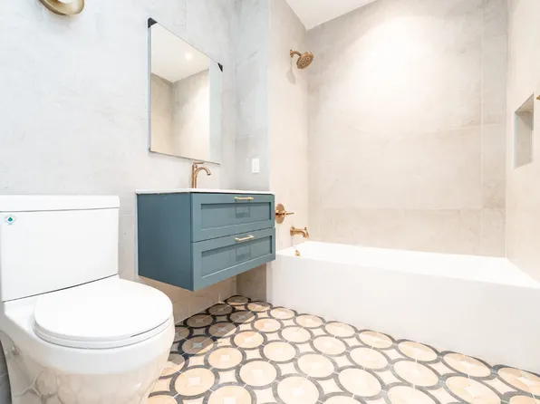 376 Bedford Avenue image 7 of 23