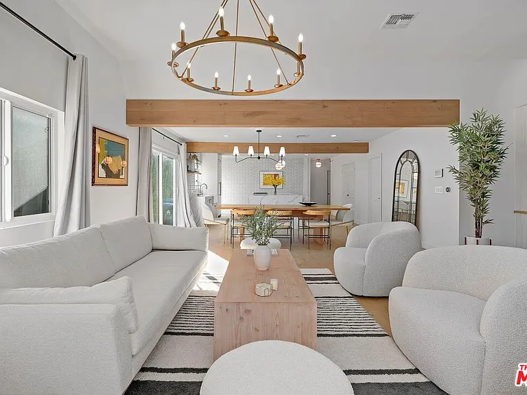 1155 S Rimpau Blvd — Photo 13