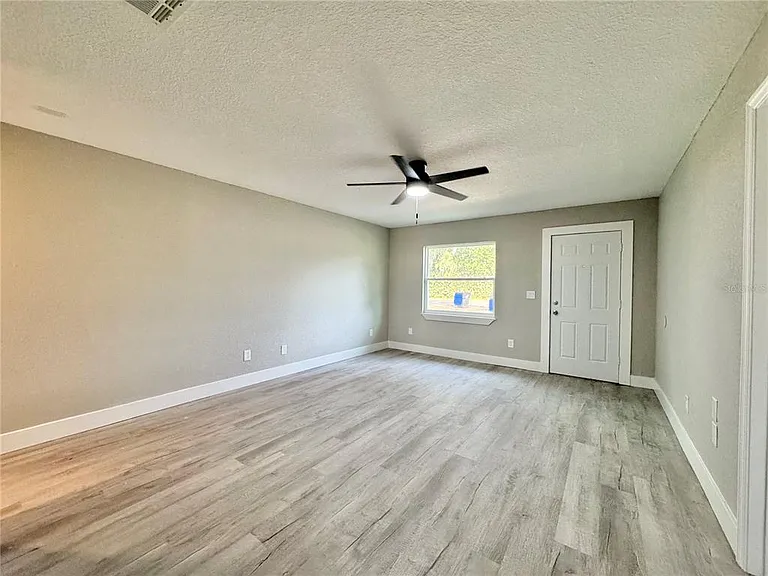 2346 Section Dr — Photo 2