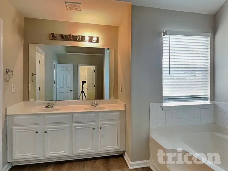 7587 Poplar Falls St — Photo 9