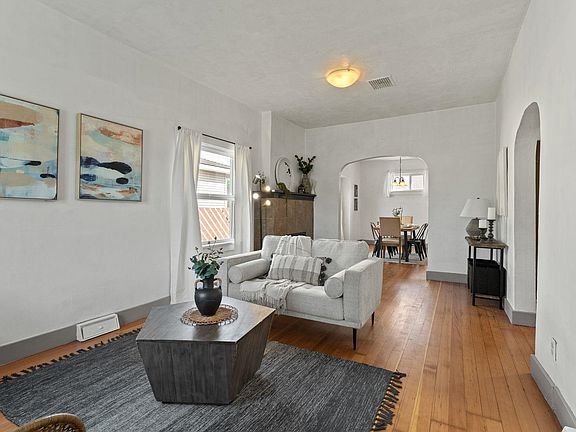 3rd image of 2207 W York Ave