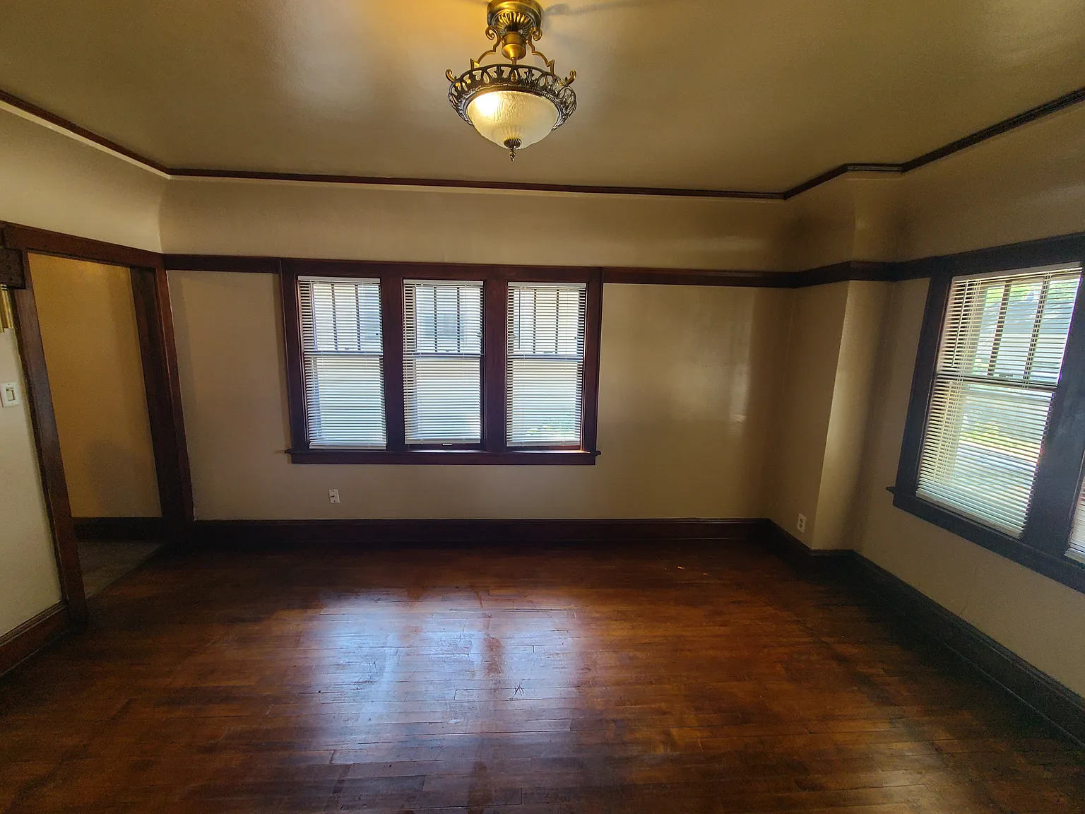 3 bed, $1,600 — Photo 3
