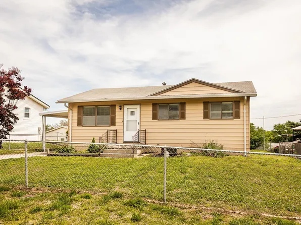 1509 Bel Air Dr, Junction City, KS 66441