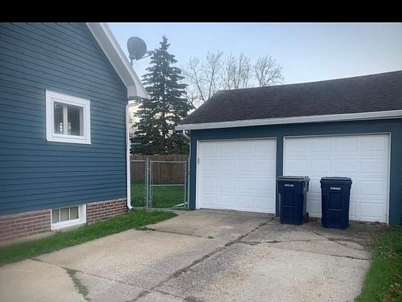 3rd image of 915 W Holmes St