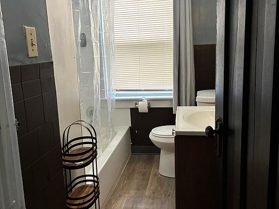 4th image of 49 Winspear Ave