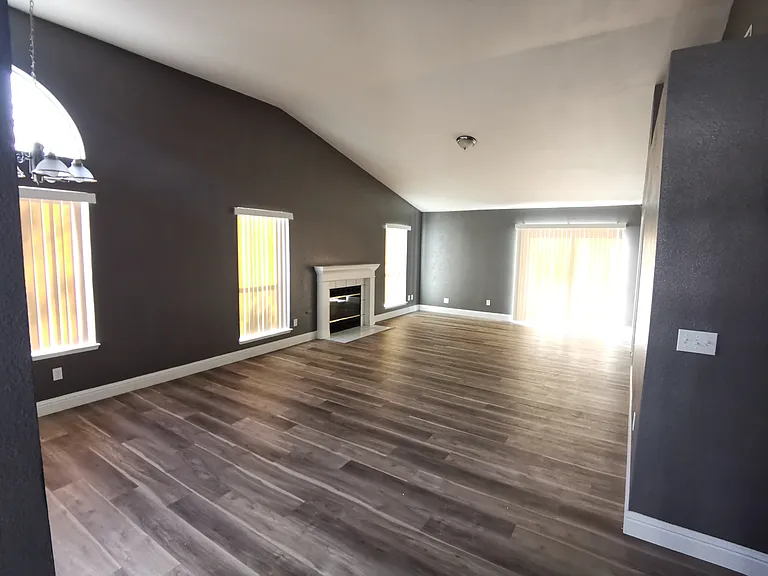 881 W Mount Diablo Ave — Photo 4