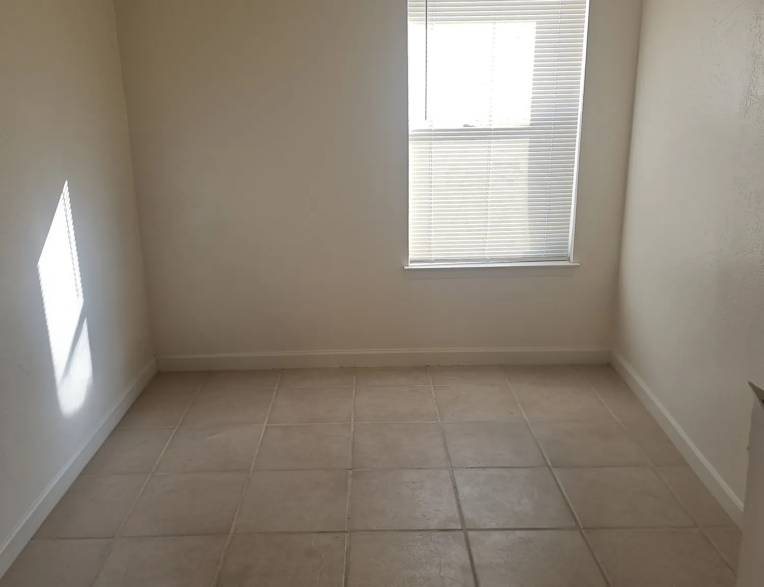 4 bed, 2062 sqft, $2,300 — Photo 2