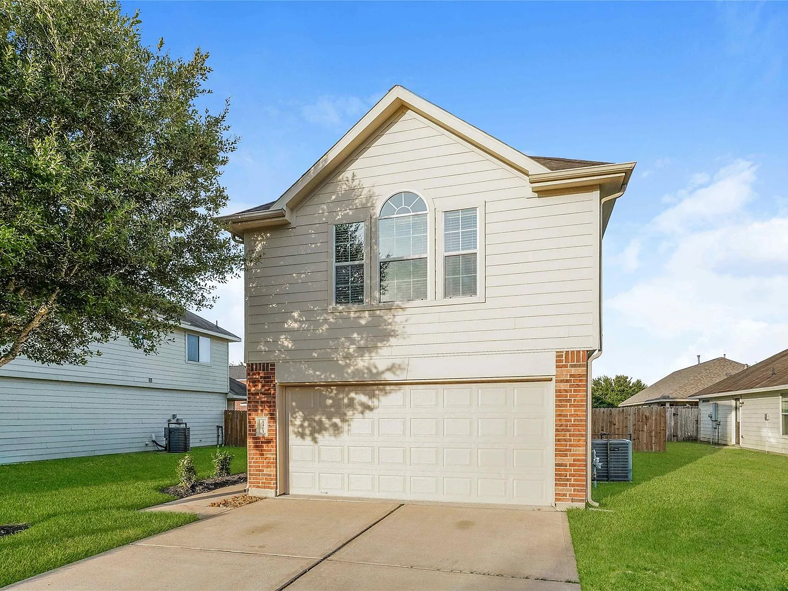 3 bed, 2.5 bath, 1381 sqft, $1,925 — Photo 3