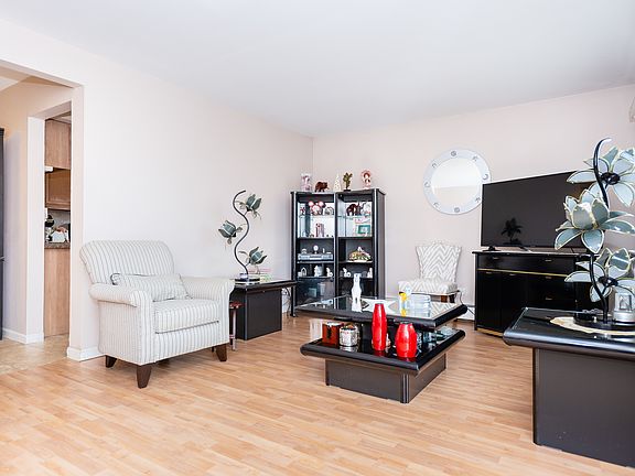 5th image of 670 Marilyn Ave APT 105