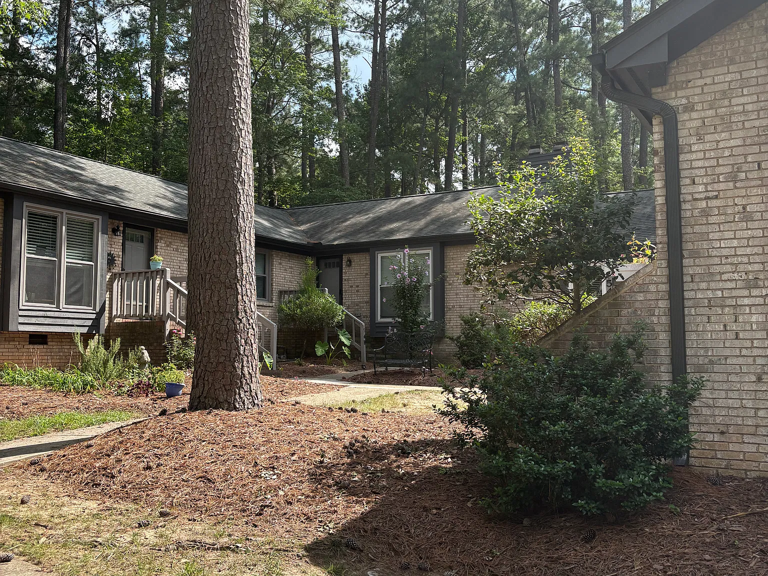 2 bed, 1044 sqft, $1,800 — Photo 1