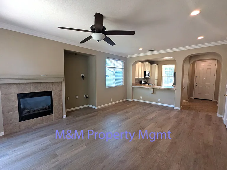 5042 Jurgenson Way — Photo 3