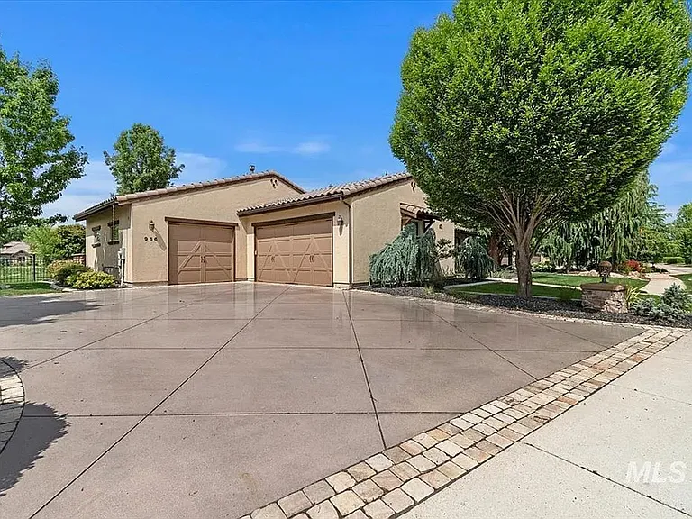 966 W Watersford Dr — Photo 37