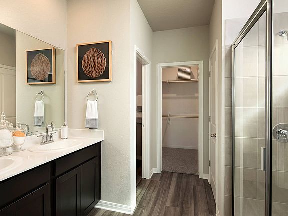 This peaceful primary bath makes the perfect place to start and end your day.