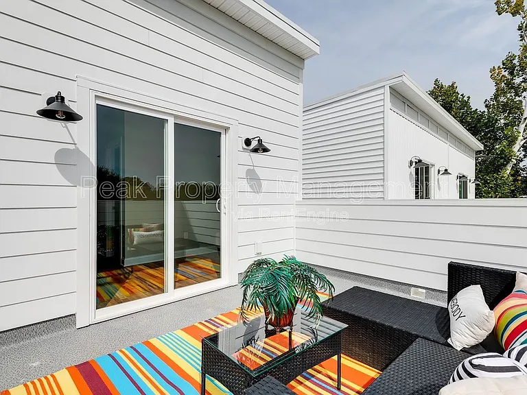 3204 Delaware Ave — Photo 31