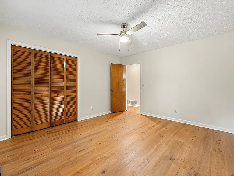 131 McWhirter Pl — Photo 9