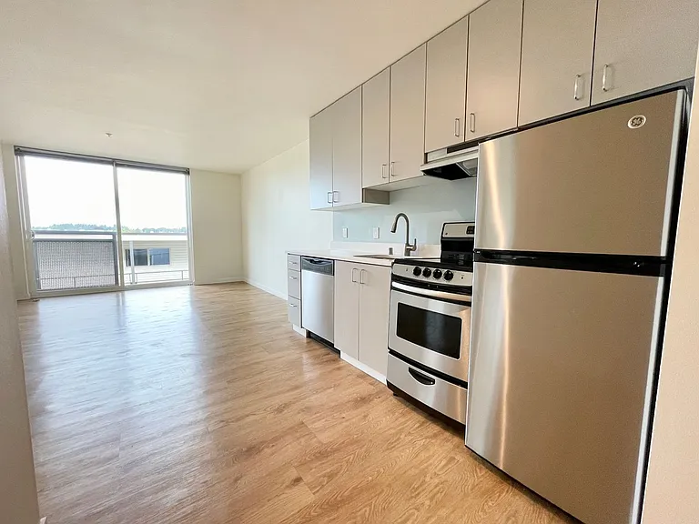 Bayview West Apartments — Photo 23