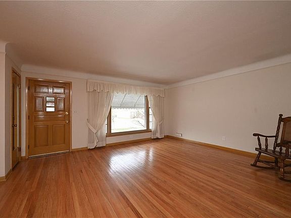 4th image of 3901 Circlewood Dr