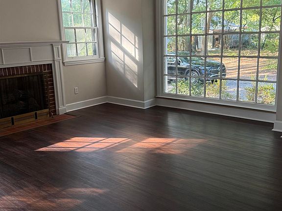 5th image of 207 Lee St