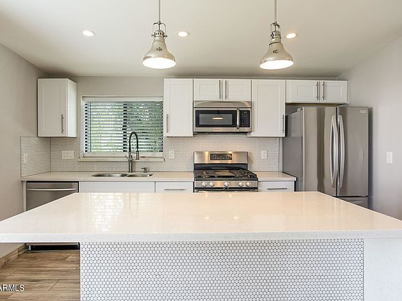 5th image of 4224 N 12th St Unit 201