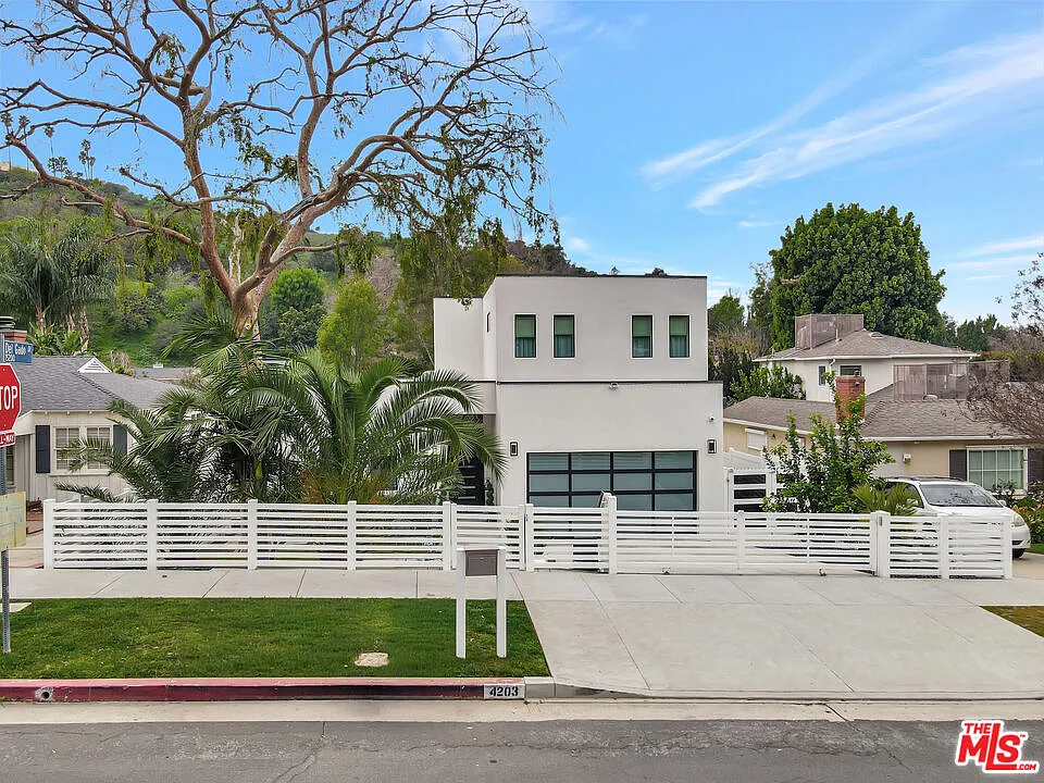 4203 Saugus Ave