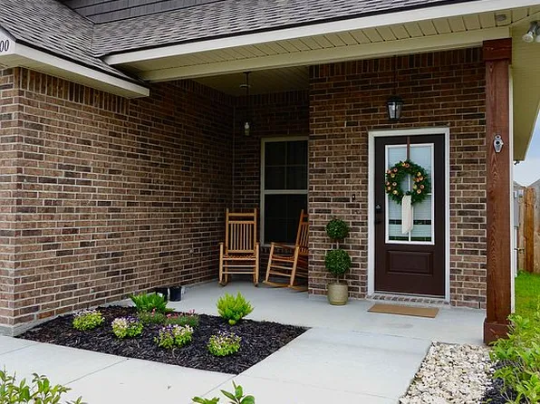28300 Moreau Dr, Denham Springs, LA 70726