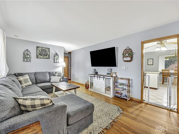 5th image of 310 John St