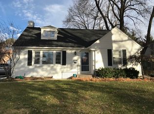 2736 Royal Ct, Lincoln, NE 68502