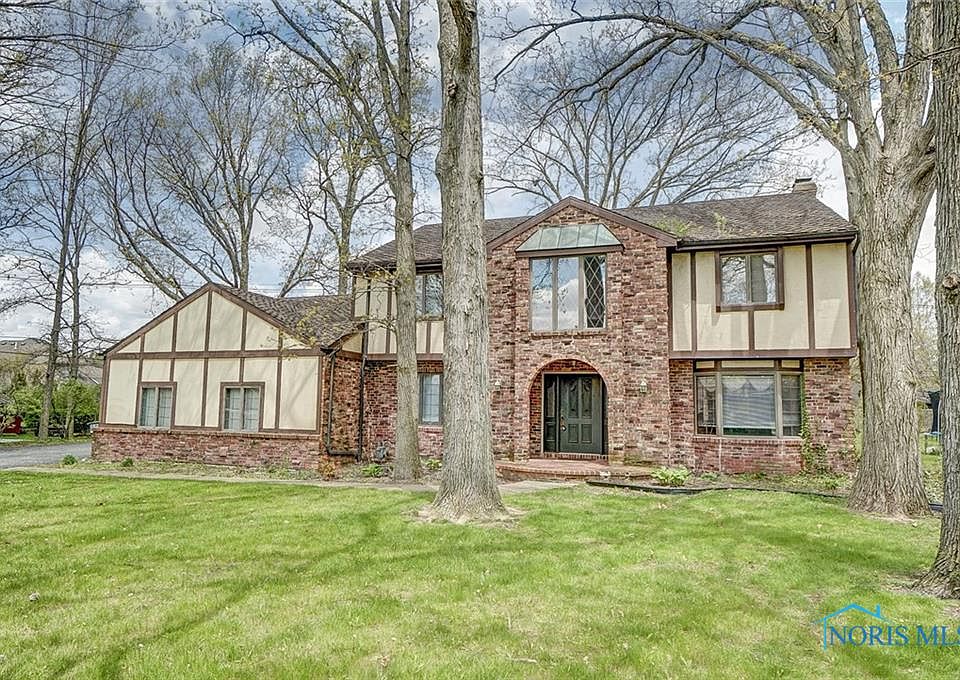 1st image of 815 Woodstock Ct